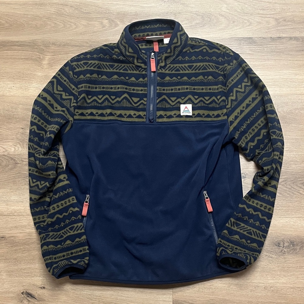 Passenger Set Off Recycled Polar 1/4 Zip Fleece